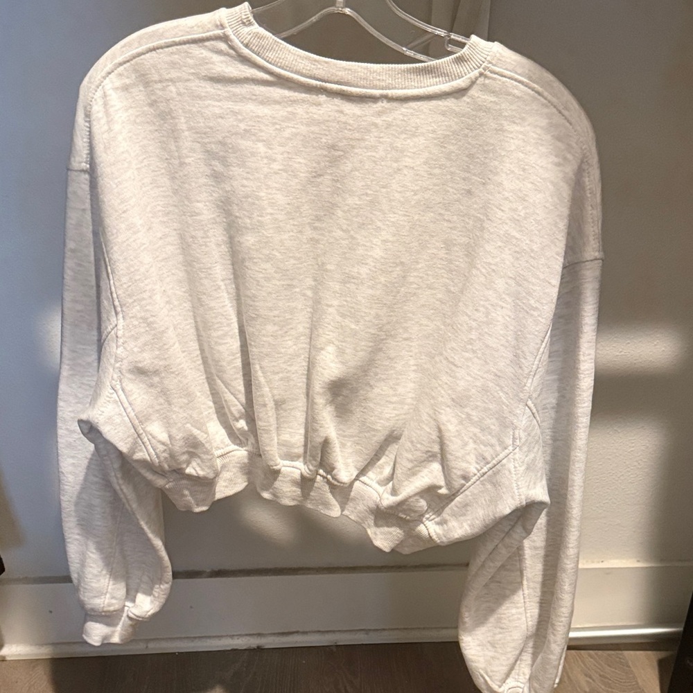 Basic Cropped Sweatshirt - Picture 2 of 4